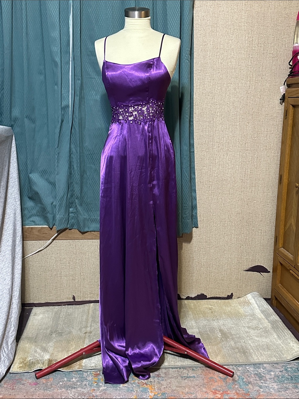 City Vibe Elegant Purple Satin Evening Gown with Beaded Waist